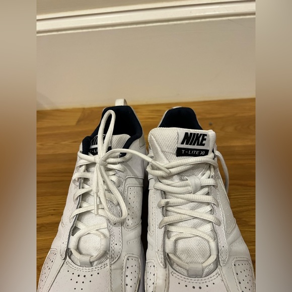 Barely used Nike sneakers 🤍 - Picture 3 of 7